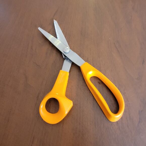 Fiskars Pinking Shears Scissors For Right-Handed Users Orange. Made in USA - Picture 8 of 10